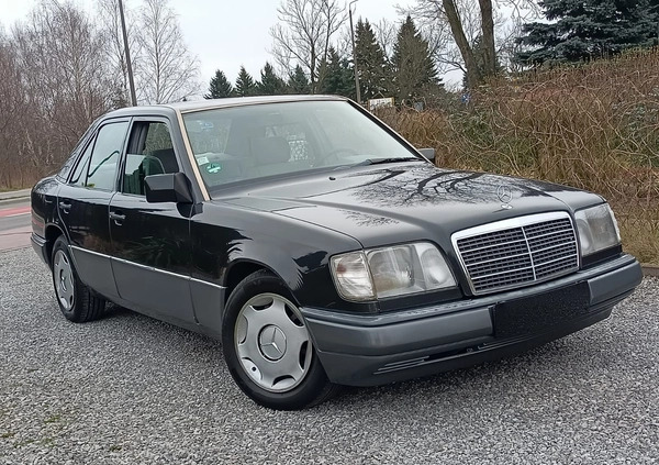 Mercedes-Benz Klasa E cena 27900 przebieg: 196000, rok produkcji 1994 z Lubartów małe 352